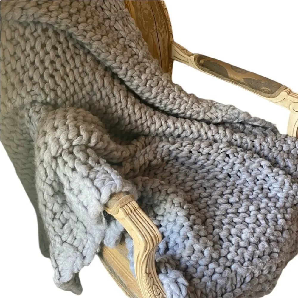 AVIVA STANOFF THROW - GREY MARSHMALLOW